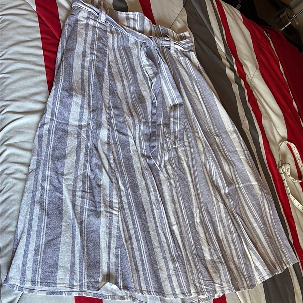 New York & Company White and Purple Midi A-Line Skirt